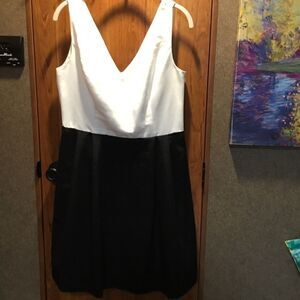 NWT. Jessica Simpson Brand Women’s Size 10 Dress Black & White Keyhole Back